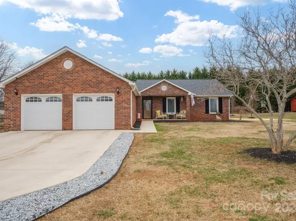 1030 Highland Creek Dr, Salisbury, NC 28147