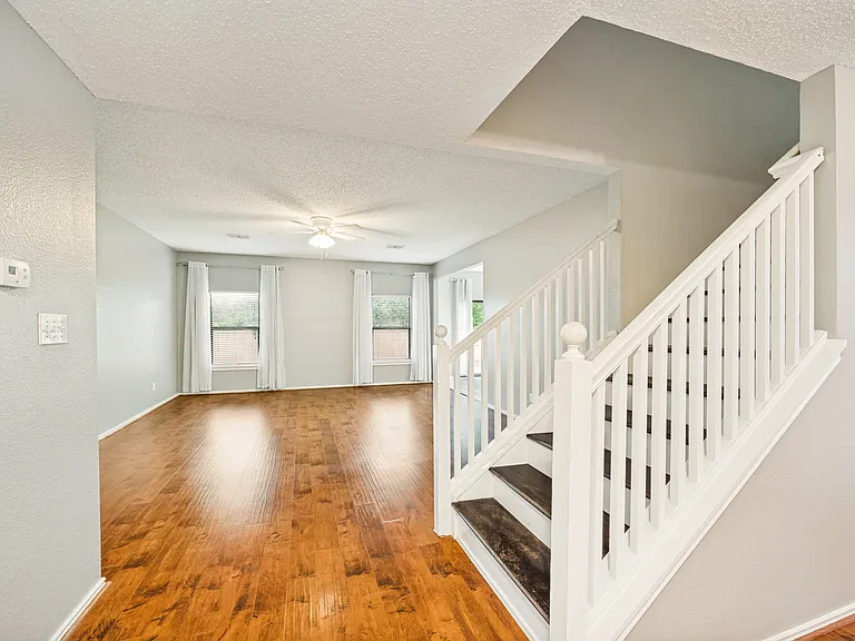 12010 Peachtree Ln — Photo 3
