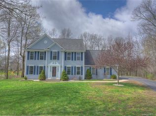 5 Spruce St, Ledyard, CT 06339