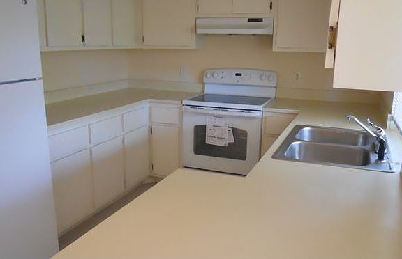 Kitchen w/ new applicances