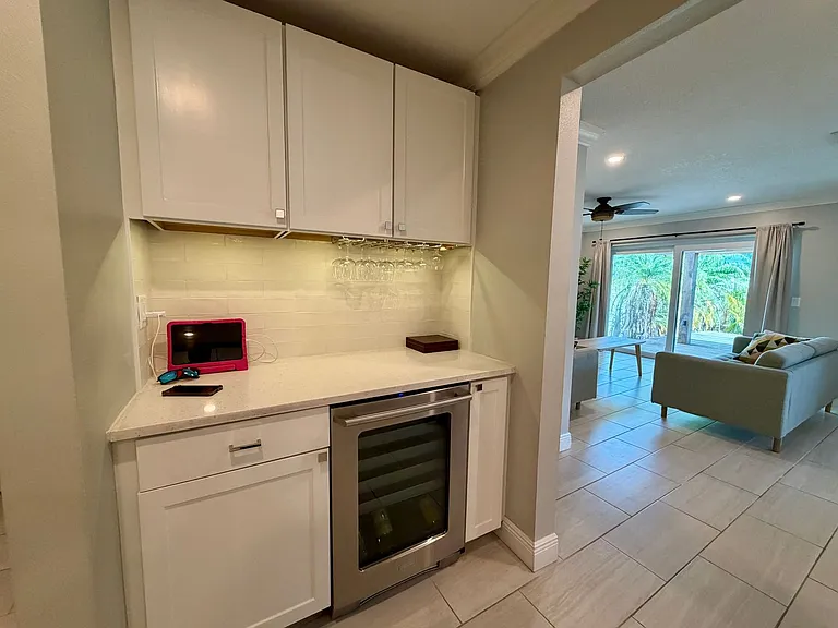 2416 W Chicago Ave — Photo 12