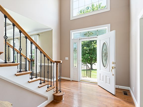 5th image of 309 Toddington Ct