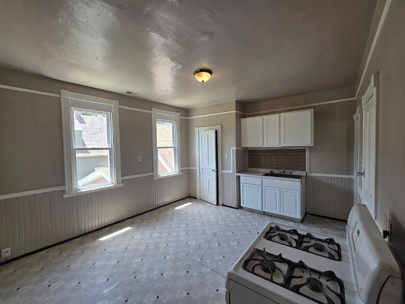 2 bed, 1.0 bath, $1,025 — Photo 3