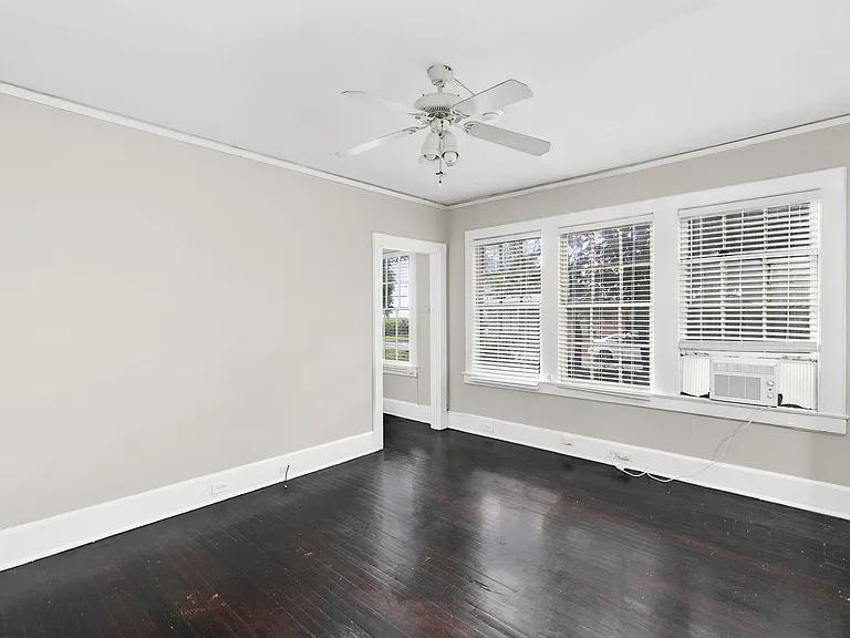 Clairmont Apartments — Photo 6