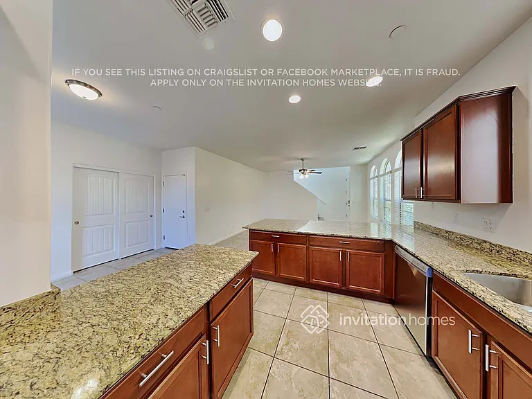 1407 S Moccasin Trl — Photo 6