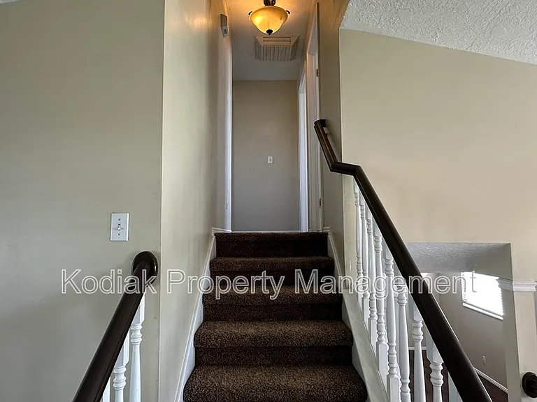 1941 Jenny Ln — Photo 10
