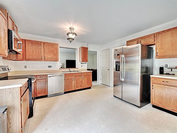 4th image of 668 Oakridge Dr