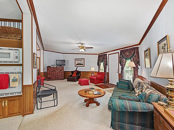 5th image of 75 Walnut Dr