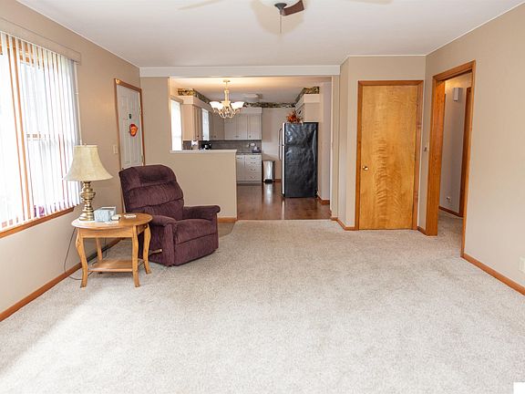 3rd image of 1221 E 6th St