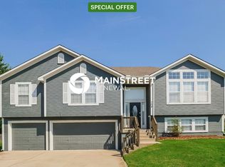 704 SE 15th St, Lees Summit, MO 64081