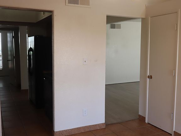 4th image of 20 E BERRIDGE Drive