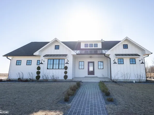 325 W Fuller Dr, Garner, IA 50438