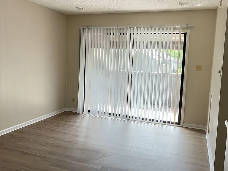 10301 N Kings Hwy #8-4 — Photo 4
