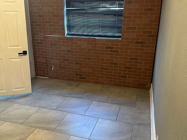 1710 E Genesee St — Photo 11