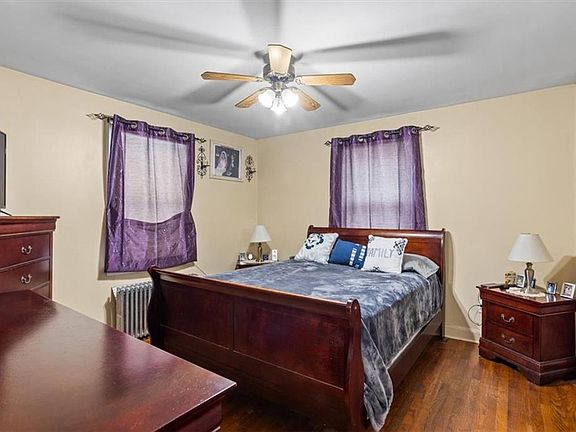 3rd image of 39 Clinton St