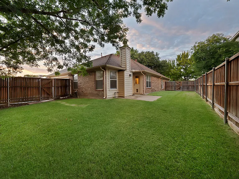 5708 McKinley Ln — Photo 35