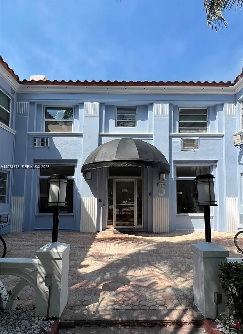 Carmel Villas Condo — Photo 2
