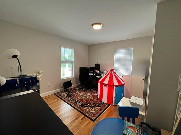 4th image of 121 Washington St #1
