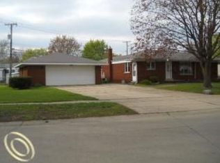 8801 Independence Dr, Sterling Heights, MI 48313