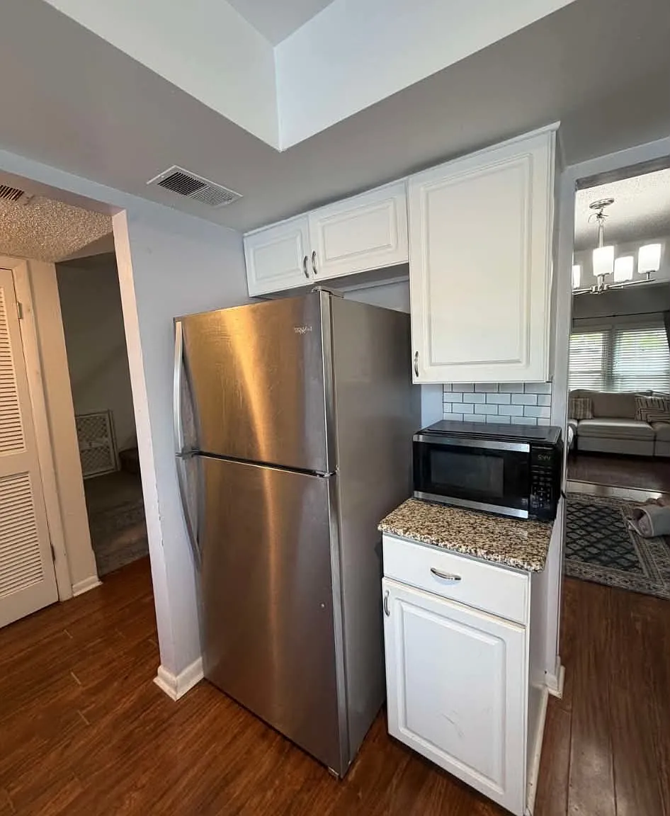 3 bed, 1.5 bath, 1320 sqft, $2,200 — Photo 4