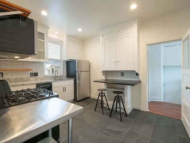 756 S Glendale St — Photo 8