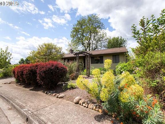 2nd image of 5851 SE Sundial Ct
