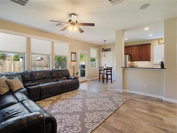 2nd image of 215 Vallecito Dr