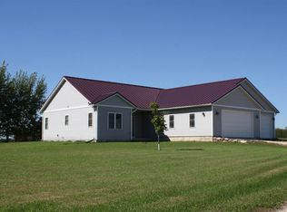 W5460 County Rd S, Juneau, WI 53039