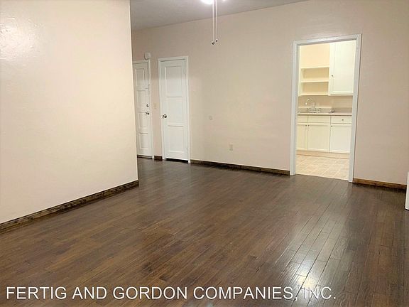 3rd image of 1559 N Hill Ave APT 4