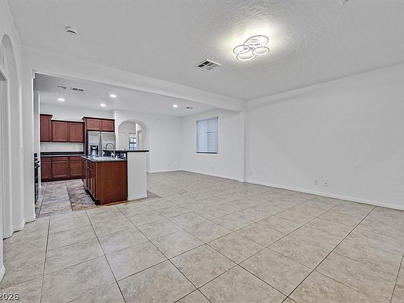 5th image of 326 Hillhead Ct