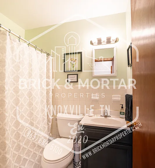 2407 Holbrook Dr — Photo 13