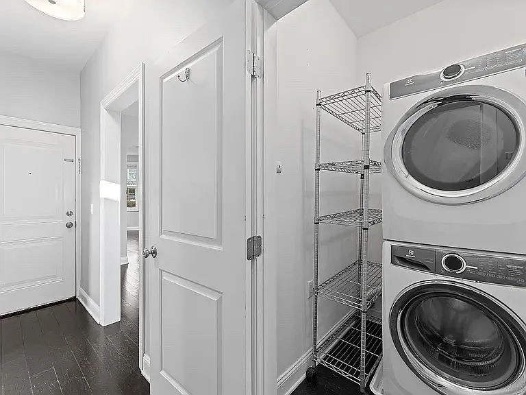 Liberty Pl — Photo 10