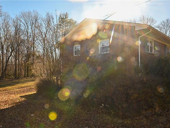 2nd image of 1331 Linville Dr