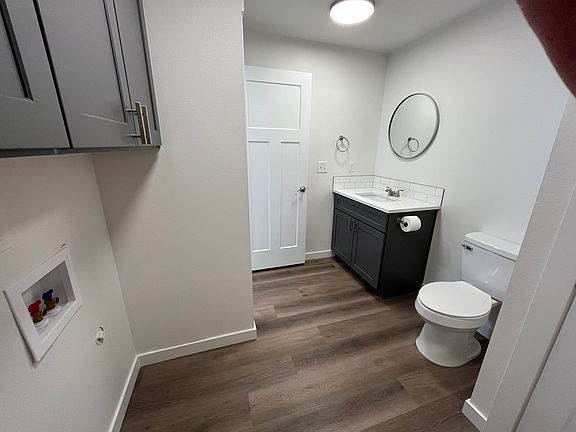 Main floor bath & laundry