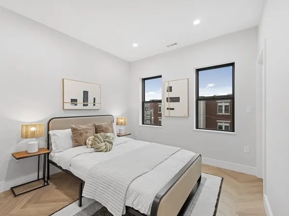 169 Maverick St #Penthouse 3, Boston, MA 02128