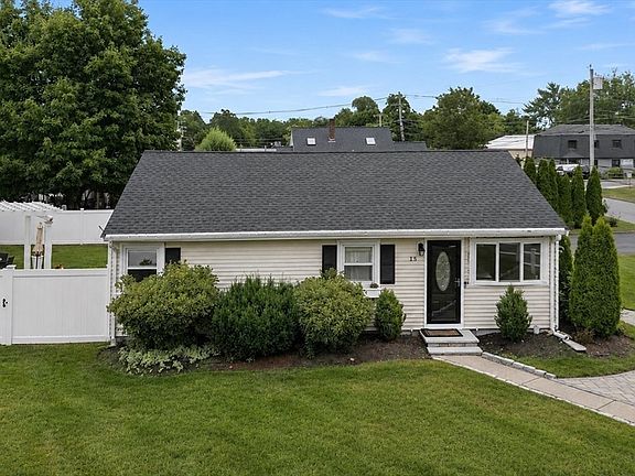 3rd image of 15 Riverside Ct