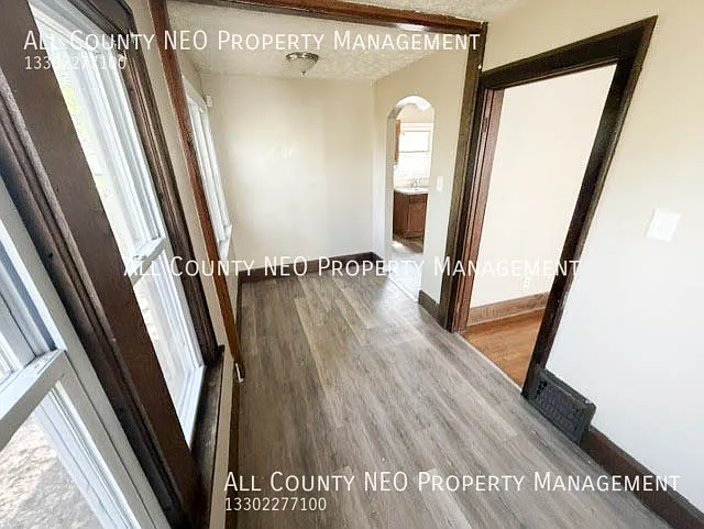 321 Grace Ave — Photo 8