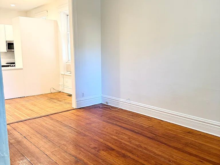 911 N Winchester Ave #1F — Photo 6