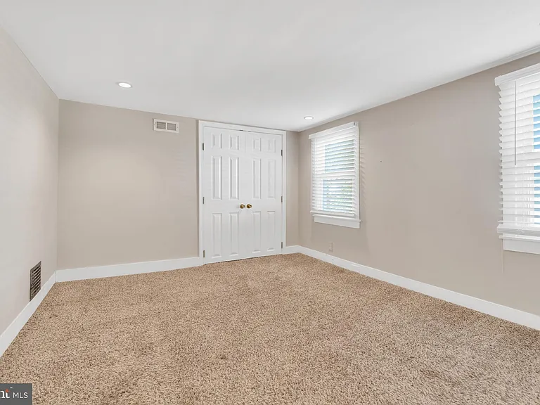 19 Pleasant St — Photo 15