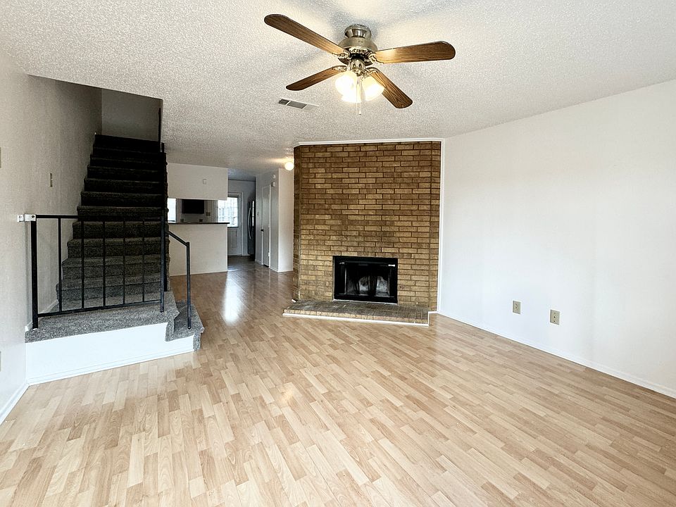 1st image of 609 Carriagehouse Ln #C-5