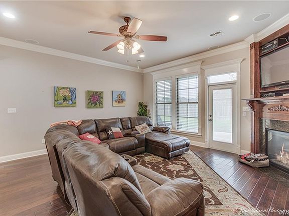 5th image of 400 Half Moon Ln