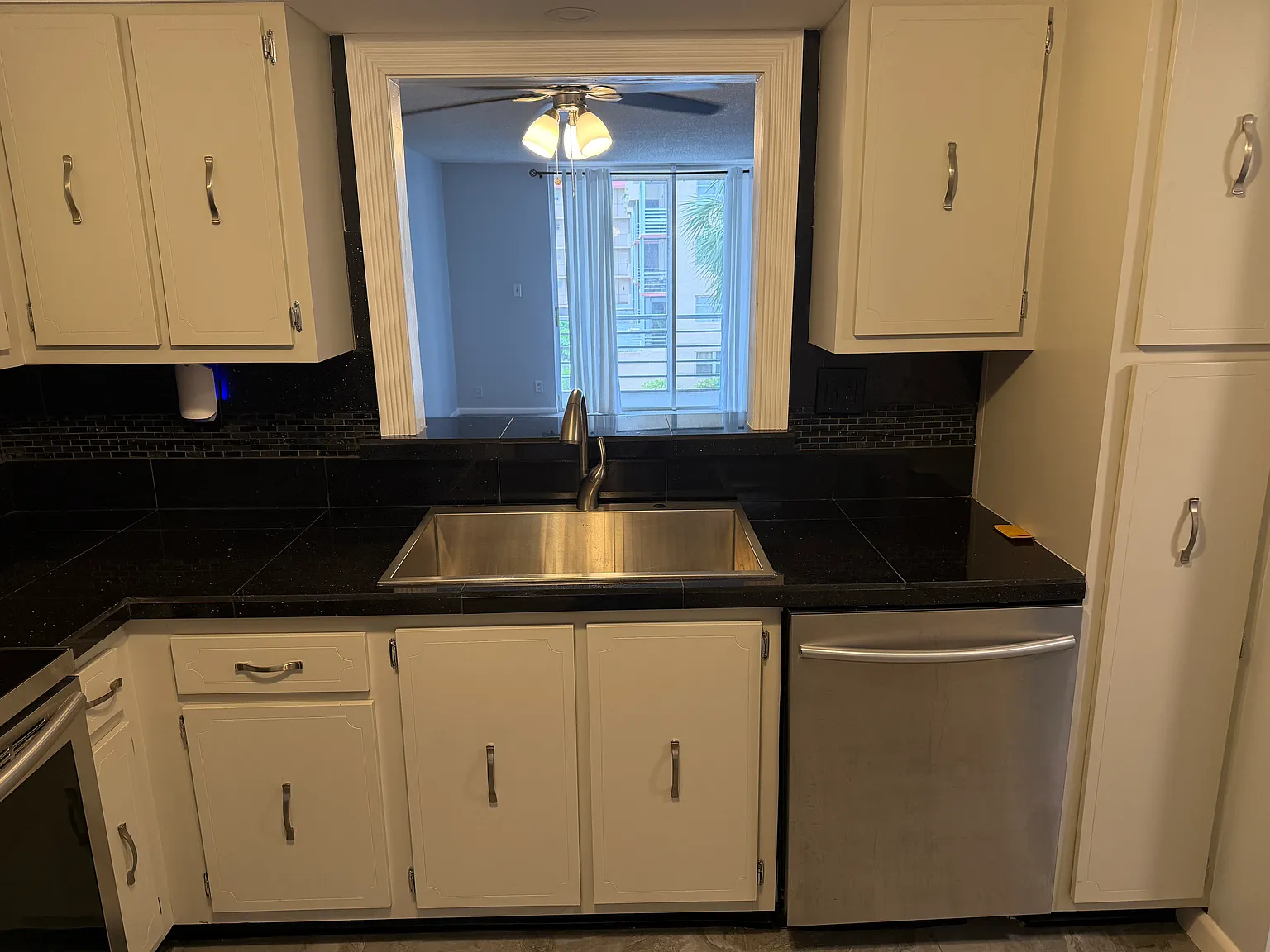 2 bed, 1260 sqft, $2,000 — Photo 2
