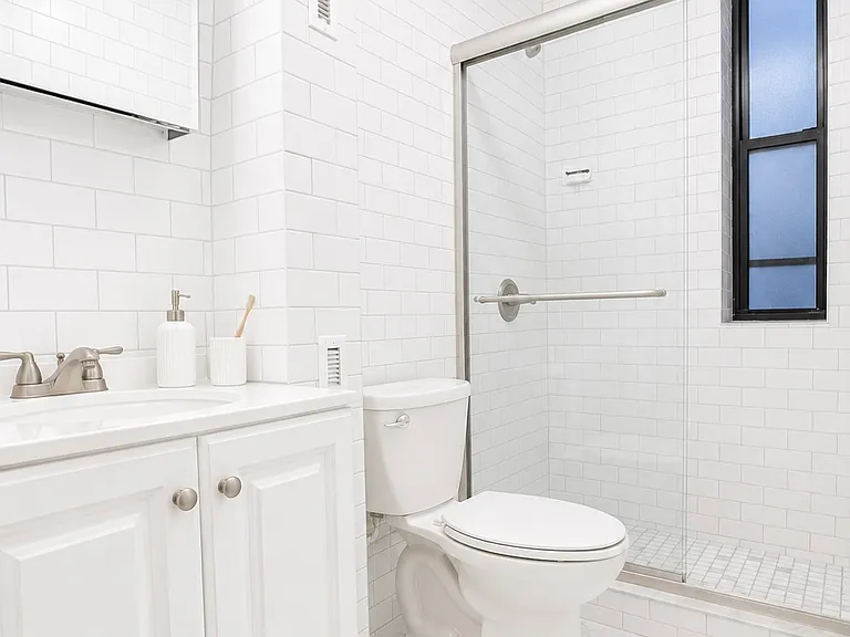 550 Riverside Dr #8 — Photo 9