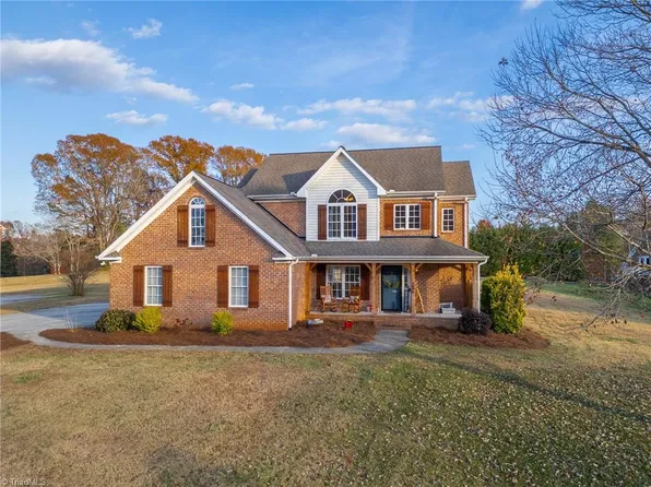 206 Garden Valley Dr, Winston Salem, NC 27107