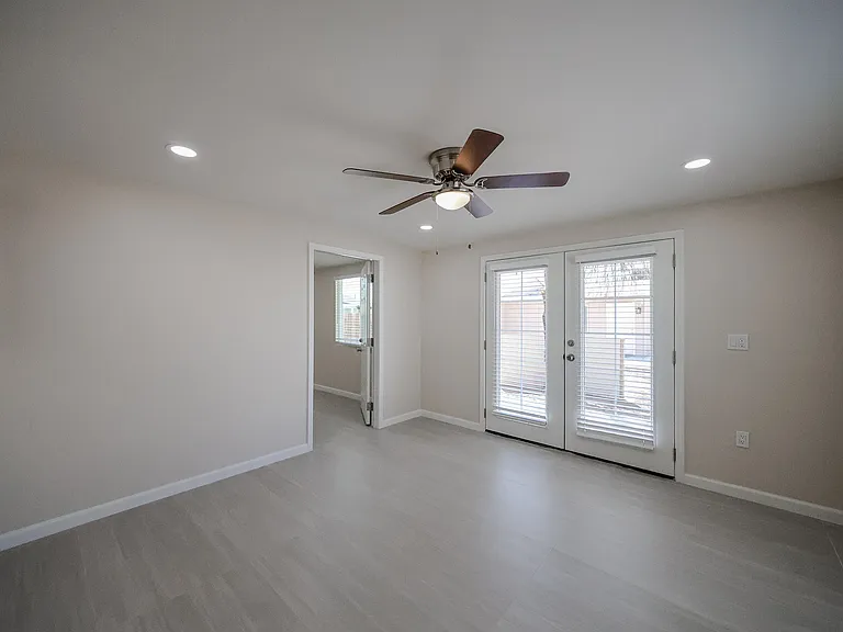 1053 E Weldon Ave — Photo 22