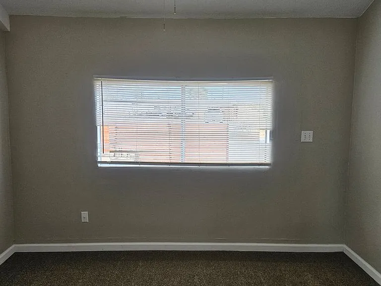 527 W Wilson Ave — Photo 15