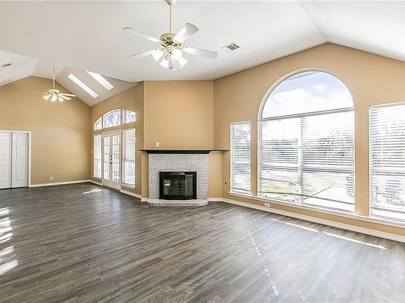 2nd image of 105 E Custers Creek Bnd