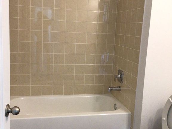 5th image of 2107 S Westmoreland Dr
