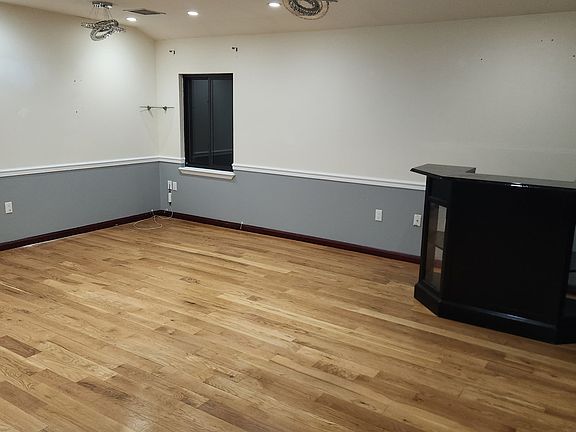 2nd image of 4010 Wickham Ave #2