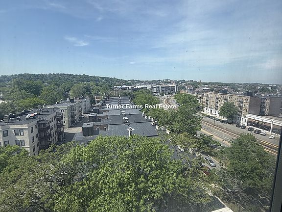 3rd image of 1110B Commonwealth Ave #709